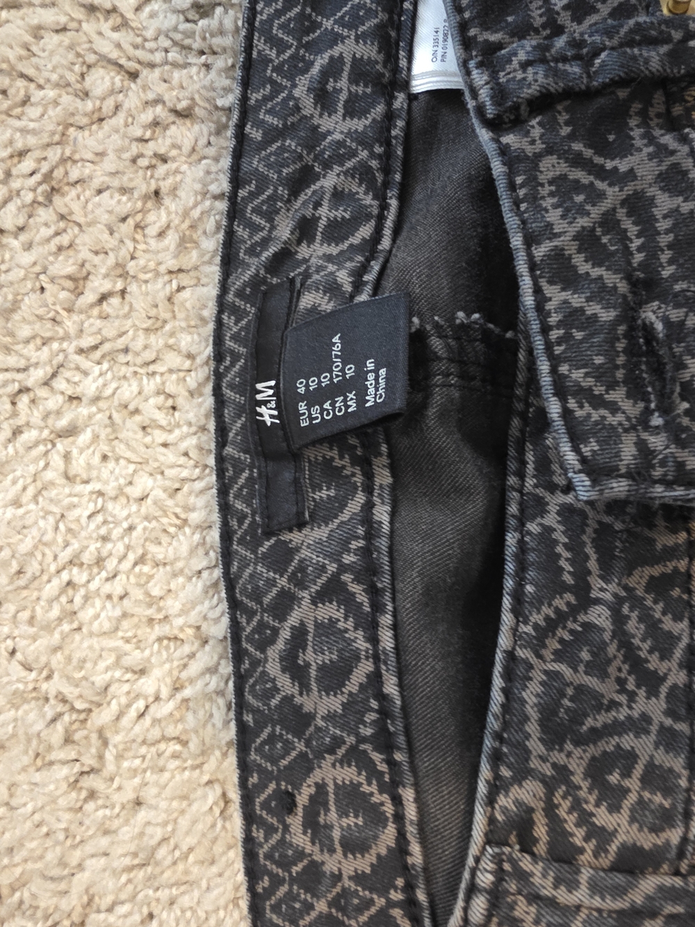 H&M Black and Brown Geometric Print Jeans - Picture 2 of 3